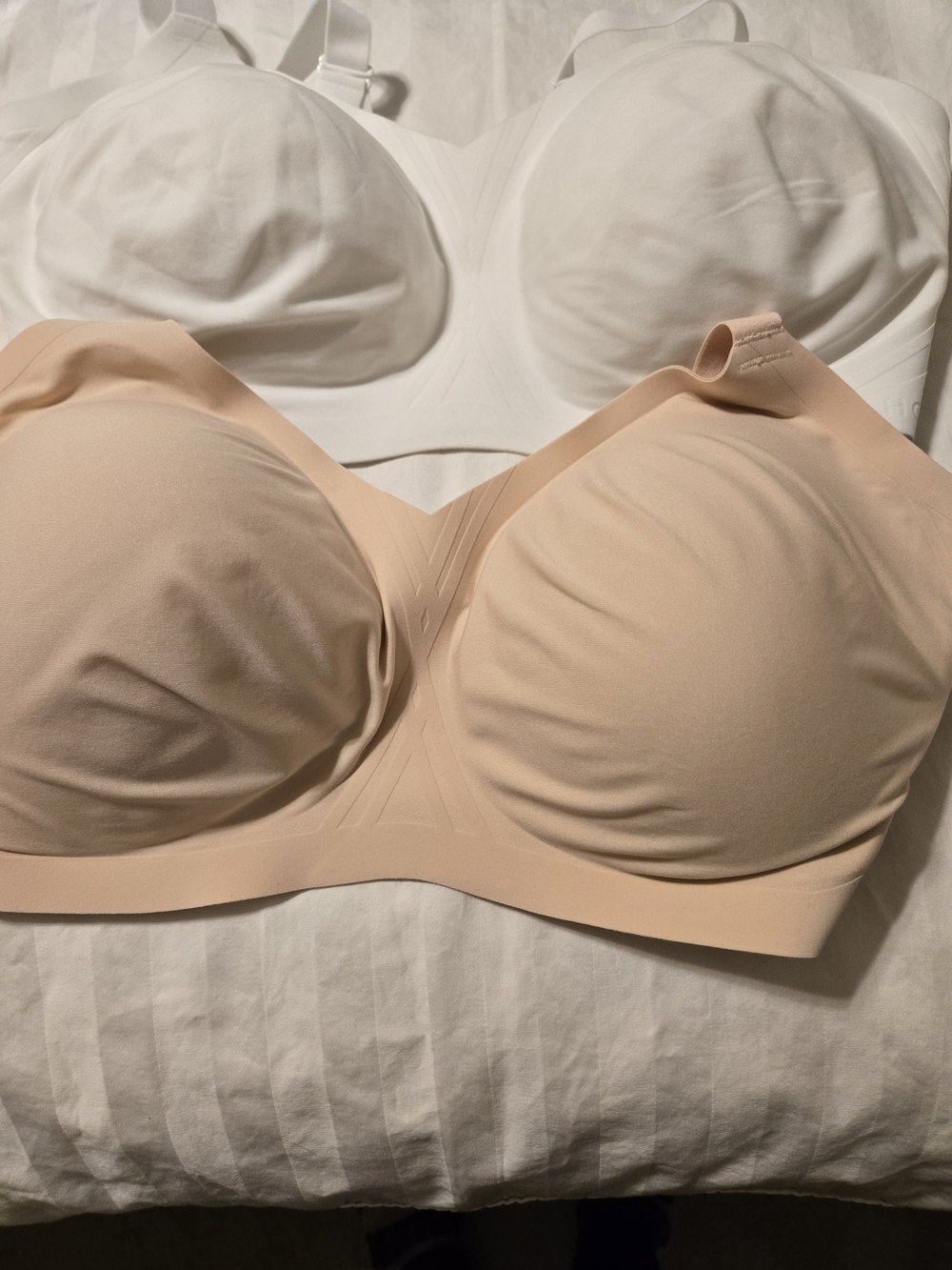 Lot of 2 Honeylove Wireless Silhouette Bras White Tan Size XL++